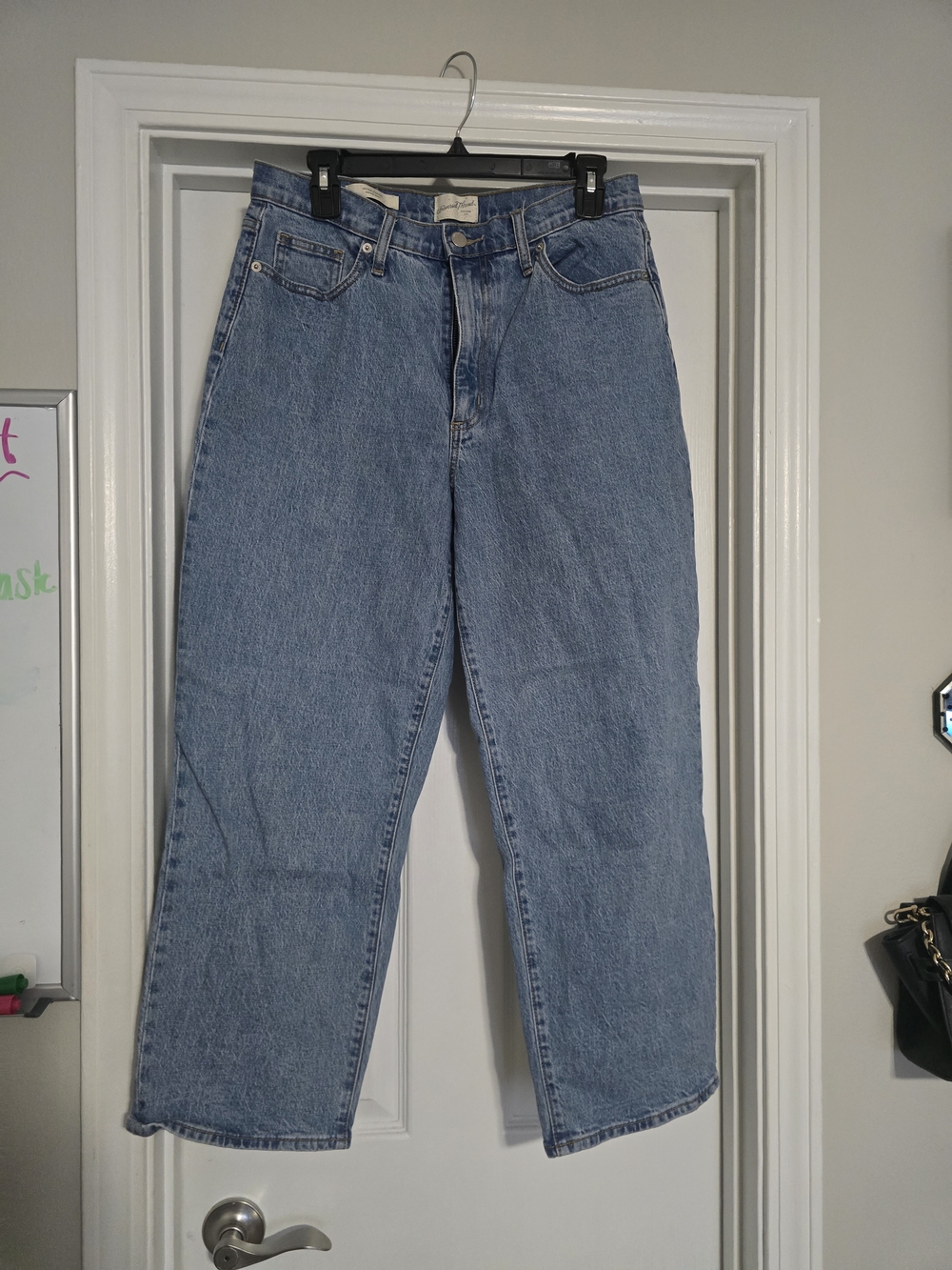 Universal Thread Straight Leg Jeans in Light Blue Wash